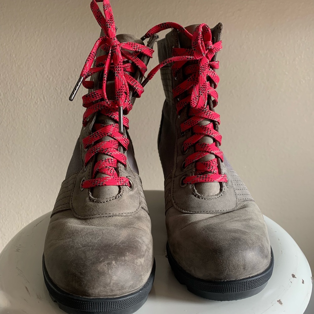 Sorel Joan of Arc wedge Sz 8 Army Green leather & canvas fun laces